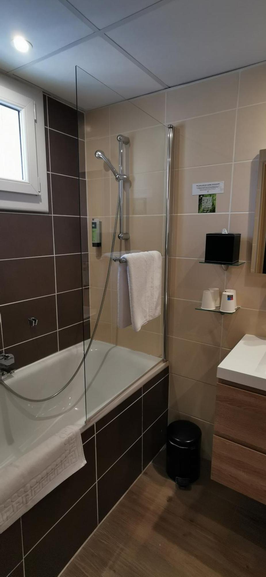 Hotel Le Valaurie Saint-Nazaire  Экстерьер фото