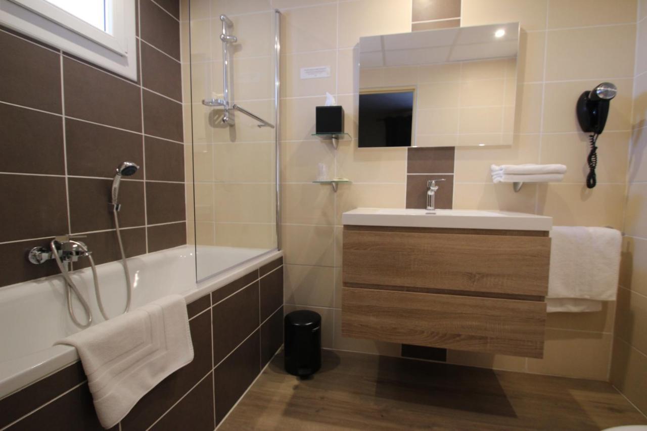 Hotel Le Valaurie Saint-Nazaire  Экстерьер фото